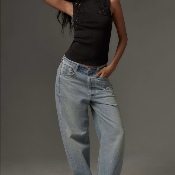 Elegant Black Sleeveless Top with Floral Embellishments - Picture 4 of 4